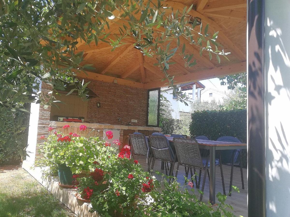פורץ Apartments Mirela מראה חיצוני תמונה