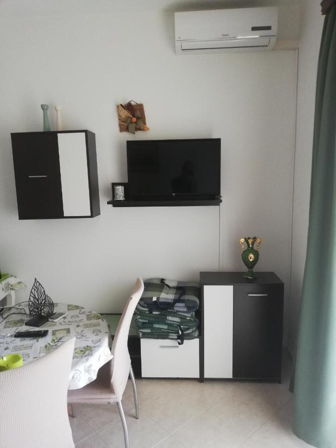 פורץ Apartments Mirela מראה חיצוני תמונה
