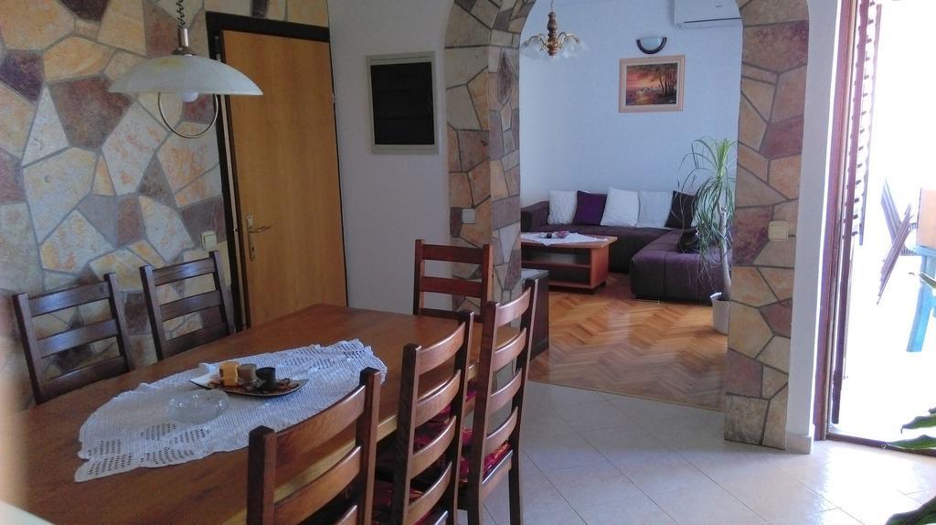 פורץ Apartments Mirela מראה חיצוני תמונה