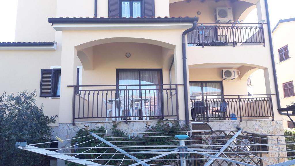 פורץ Apartments Mirela מראה חיצוני תמונה