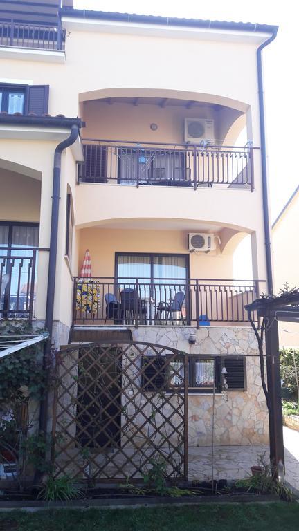 פורץ Apartments Mirela מראה חיצוני תמונה